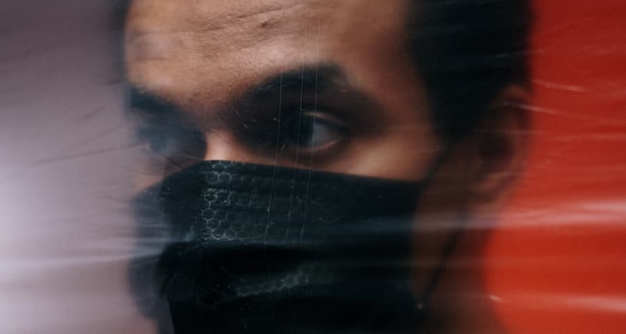 Cold Sores vs Acne: Symptoms, Differences and Treatment